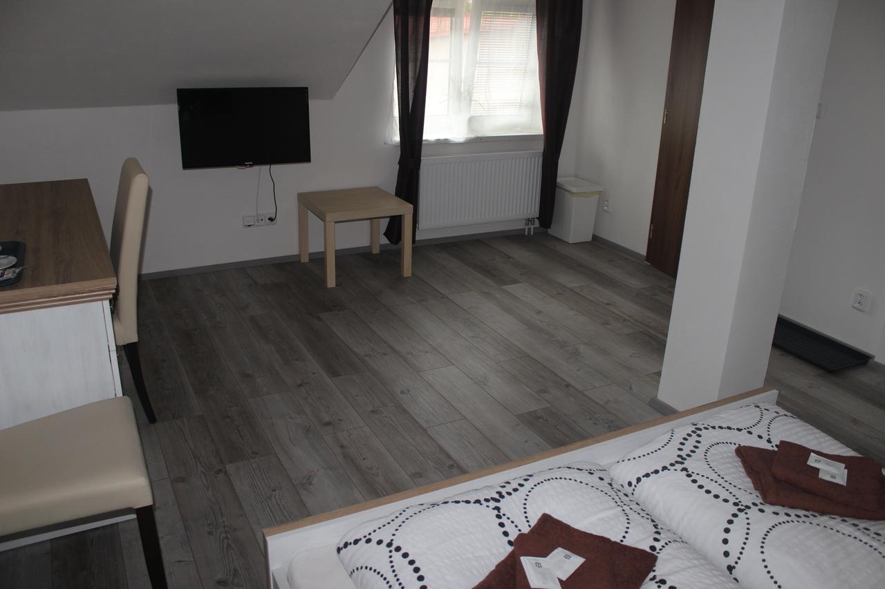 Penzion Vesely Zelezny Brod エクステリア 写真