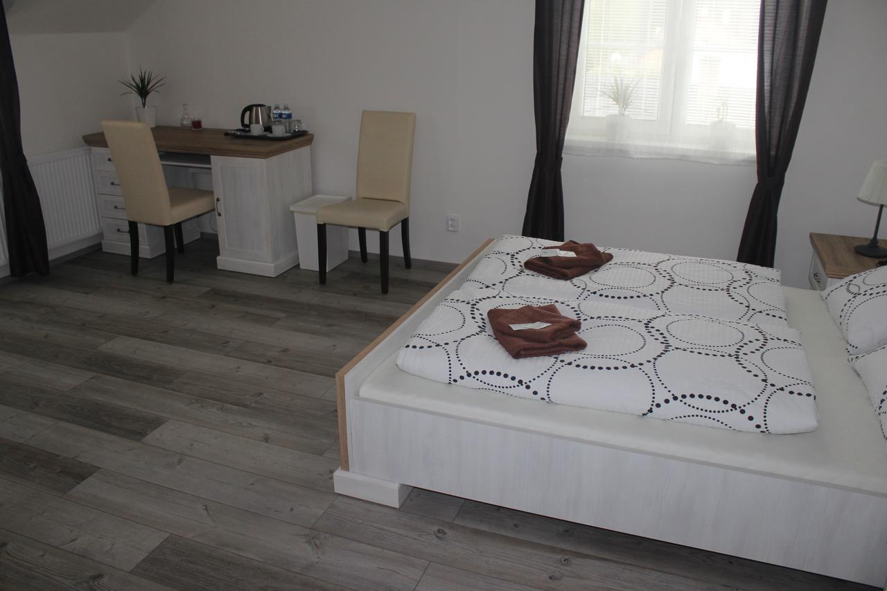 Penzion Vesely Zelezny Brod エクステリア 写真